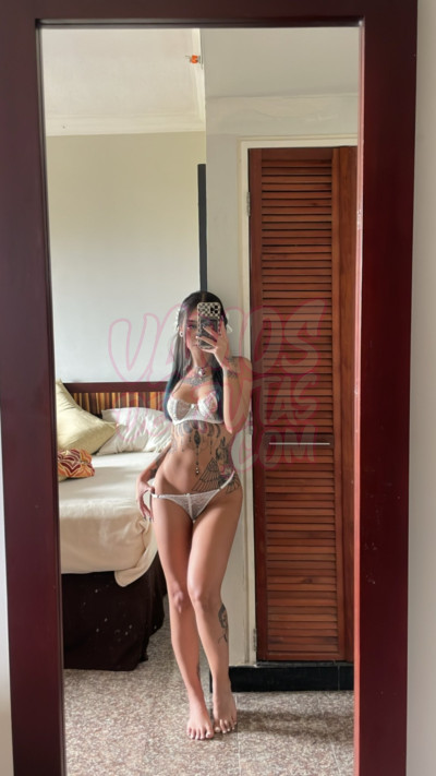 mujer de piel rica suave con depa propio